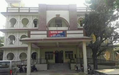 राजगीर: पुलिस ने पूर्वी भारत धर्मशाला रोड में छापेमारी कर एक फरार वारंटी को किया गिरफ्तार, थाना प्रभारी ने दी जानकारी