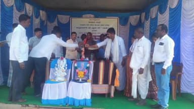 ಶಿರಹಟ್ಟಿ: ಗ್ರಾಮವಾಸ್ತವ್ಯ ಕಾರ್ಯಕ್ರಮದ ಸದುಪಯೋಗ ಪಡಿಸಿಕೊಳ್ಳಿ: ಬೂದಿಹಾಳ್ ಗ್ರಾಮದಲ್ಲಿ ತಹಶೀಲ್ದಾರ್ ಸಲಹೆ