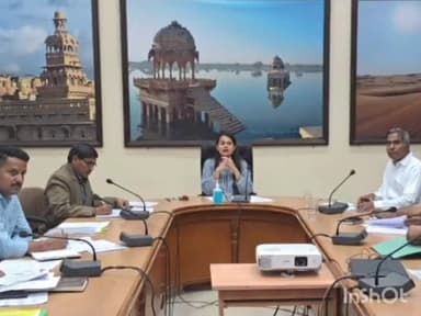 जैसलमेर: कलेक्ट्रेट सभागार में कलेक्टर ने अधिकारियों की ली साप्ताहिक समीक्षा बैठक, दिए आवश्यक दिशा निर्देश