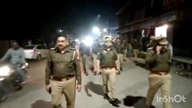 लखीमपुर: शहर में सुरक्षा व्यवस्था को लेकर सड़कों पर उतरी पुलिस ,कोतवाली प्रभारी निरीक्षक चंद्रशेखर सिंह ने लिया जायजा