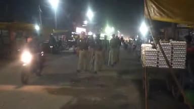 इकौना: एसपी के निर्देश पर थाना इकौना पुलिस ने इकौना कस्बे में पैदल गस्त कर दिलाया सुरक्षा का एहसास