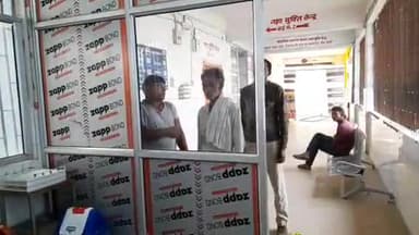 जमुई: उत्पाद विभाग की पुलिस ने अलग-अलग जगहों से 3 लीटर देशी शराब के साथ दो तस्करों को किया गिरफ्तार