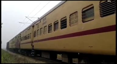 प्रतापगढ़: ट्रैक दोहरीकरण के कारण प्रतापगढ़ रेलवे स्टेशन से चलने वाली 5 जोड़ी ट्रेनें 28 फरवरी तक निरस्त रहेंगी-स्टेशन अधीक्षक