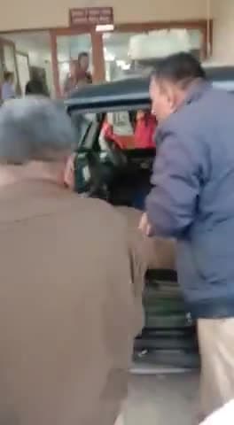 बरेली PRB पर तैनात सिपाही ने खुद को मारी गोली भोजीपुरा थाने की पीआरवी पर तैनात शुभम नें खुद सरकारी पिस्टल से मारी गोली