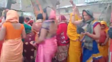 गरखा: प्रखंड के विभिन्न गांवों की महिलाओं ने पति की दीर्घायु के लिए किया सोमवती अमावस्या का व्रत