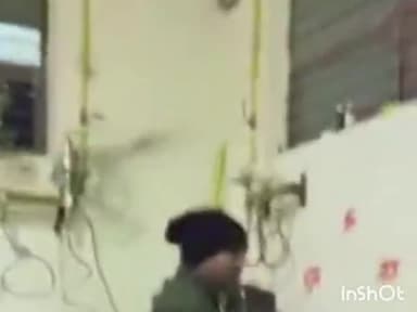 सागर नगर: बुंदेलखंड मेडिकल कॉलेज की ऑक्सीजन प्लांट में कर्मी द्वारा शराब पीने का वीडियो हुआ था वायरल, कर्मचारी हुआ निलंबित