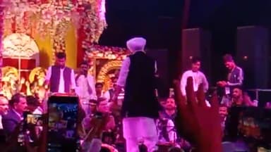 कानपुर: कल्याणपुर में लक्खा के भजनों पर झूमे भक्त, भारी पुलिस बल रहा मौजूद