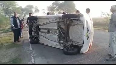 हमीरपुर: पारा रैपुरा गांव के मोड़ के पास कार पलटने से तीन लोग हुए घायल