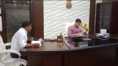 सासाराम: डीएम धर्मेंद्र कुमार ने कलेक्ट्रेट में विभिन्न विभागों के अधिकारियों के साथ की समीक्षा बैठक, दिए जरूरी निर्देश