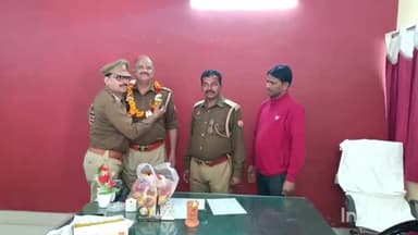 हमीरपुर: कुरारा कोतवाली परिसर मे दो उपनिरीक्षकों को फूल माला पहनाकर दी गयी भावभीनी विदाई