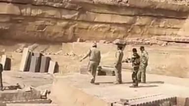 शिवपुरी: अवैध उत्खनन की शिकायत पर ग्राम डोंगरी पहुंचा प्रशासनिक दस्ता, भारी मात्रा में फर्शी पत्थर को किया जब्त