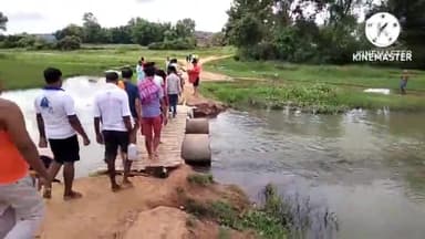 बेलहर: कैलाशनाथ धाम और भोजपुर गांव के बीच बद्दुआ नदी पर बनेगा पुल, अभियंताओं की टीम ने कराया नदी का नापी