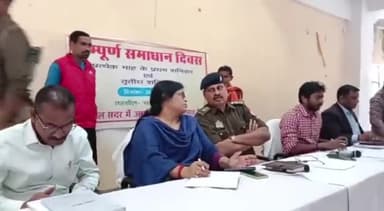 जौनपुर: काशीराम समुदाय भवन में संपूर्ण समाधान दिवस का किया गया आयोजन, मौके पर सदर एसडीएम व सीओ रहे मौजूद