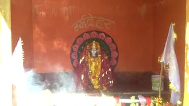 सोमवार को अमावस्या के अवसर परमुआर  घाट पर श्रद्धालुओं ने लगाई मां नर्मदा  जी मैं आस्था की डुबकी एवं सुख  समृद्धि की