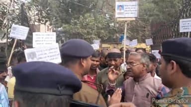 बेगूसराय: परना मुखिया की हत्या में संलिप्त अपराधी की गिरफ्तारी नहीं होने से नाराज़ ग्रामीणों ने एसपी कार्यालय का किया घेराव