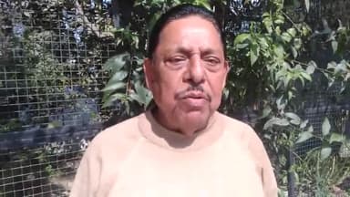 वार्ड नंबर 28 पार्षद राजा जी नगर निगम की लापरवाही सफाई नायक की लापरवाही कूड़े का अंबार कूड़े में आग लगा दी जाती है समाधा