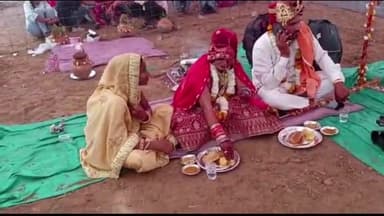 दौसा: गणेशपुरा रोड स्थित सैनी समाज छात्रावास में सैनी समाज का सामूहिक विवाह सम्मेलन हुआ आयोजित, 11 जोड़े बने हमसफर