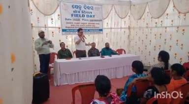 बस्तर: रेशम केंद्र दुबे उमरगांव में प्रक्षेत्र दिवस का हुआ आयोजन, कृषकों को उन्नत तकनीक अपनाने दी गई जानकारी