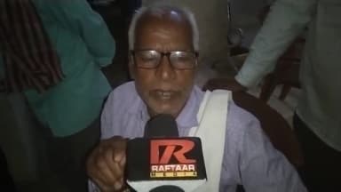 कुढ़नी: ई-किसान भवन में मूंग के बीज लेने आए किसान विनोद कुमार सिंह ने मूल्य को लेकर दी जानकारी