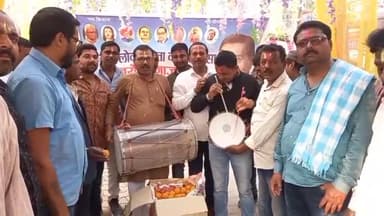 कहरा: उपेंद्र कुशवाहा की नई पार्टी बनने पर उनके कार्यकर्ताओं ने सहरसा में मनाया जश्न, बांटी मिठाइयां