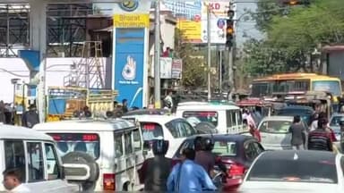 मथुरा: भूतेश्वर के समीप 2 समुदाय के गुटों में हुई मारपीट पुलिस ने 7 लोगों को किया गिरफ्तार, झगड़े के बीच फंसा डीएम का काफिला