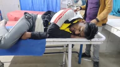 अररिया: भेभड़ा चौक के पास अनियंत्रित होकर ई-रिक्शा गड्ढे में पलटने से चालक हुआ घायल सदर अस्पताल में भर्ती