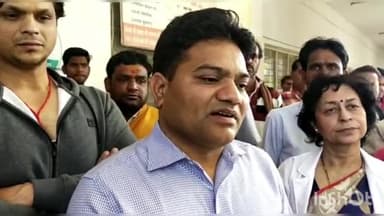 सागर नगर: सरखडी बस हादसे पर सागर कलेक्टर ने कहा सभी यात्री सुरक्षित घायलों का इलाज जारी है चिंता की कोई बात नहीं।