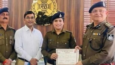 हुज़ूर: भोपाल डीआरपी लाइन में पदस्थ महिला आरक्षक पूजा सिंह का पुलिस आयुक्त मुख्यालय में विनीत कपूर द्वारा सम्मान किया गया
