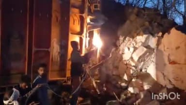 रॉबर्ट्सगंज: मारकुंडी घाटी में ईंट लदी ट्रक पहाड़ी से टकराई,ट्रक के केबिन में दो घँटे तक फंसा रहा ड्राइवर,जिला अस्पताल में भर्ती।