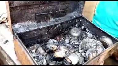 सासाराम: बेलहर गांव में गैस सिलेंडर में आग लगने से घर में रखा लाखों रुपए का सामान जलकर हुआ राख