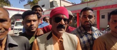 उरई: उरई में अखिल भारतीय ब्राह्मण महासभा के लोगों ने कानपुर देहात में हुए अग्नि कांड के विरोध में डीएम को सौंपा ज्ञापन।