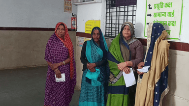 त्योंदा अस्पताल में नहीं मिल रही लोगो को दवाई नहीं आ रहे दवाई वितरण करने वाले कर्मचारी