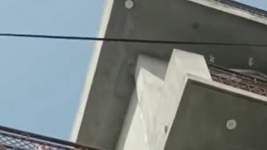 हरिद्वार: शिवालिक नगर में मकान की चौथी मंजिल पर चढ़ा युवक नीचे कूदने की दे रहा था धमकी, काफी देर तक चला हाई वोल्टेज ड्रामा