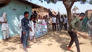 रॉबर्ट्सगंज: महाविद्यालय ओबरा में छात्रों द्वारा NSS का कैंप लगाया जा रहा है जिसमें साफ सफाई अभियान और कई सारी योजनाएं शामिल हैं #rob