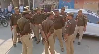 जौनपुर: हुसैनाबाद स्थित जेसीज चौराहे पर यूपी बोर्ड परीक्षा के तहत जगह जगह-जगह पुलिस फोर्स तैनात की गई