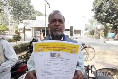 बरेली: मलूकपुर में हनुमान मंदिर का गेट लगाने को लेकर एक गुट ने मंडलायुक्त कार्यालय में दी फरियाद