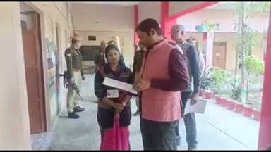 मथुरा: परीक्षाओं में ड्यूटी पर नहीं पहुंच रही कुछ शिक्षक डीएम ने लापरवाह शिक्षकों के खिलाफ की कार्यवही