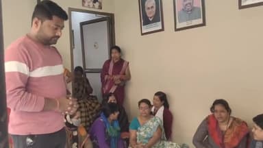 कटिहार: पूर्व डिप्टी सीएम तारकिशोर प्रसाद के पिता का हुआ निधन, मिरचार्ईबाड़ी स्थित आवास पर अंतिम दर्शन के लिए पहुंचे लोग