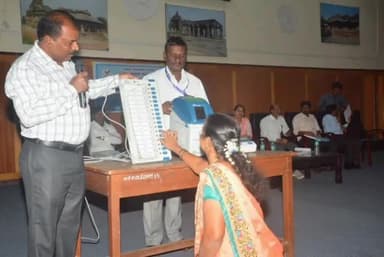 ಗದಗ: ಪ್ರಜಾಪ್ರಭುತ್ವ ಗಟ್ಟಿಗೊಳಿಸುವಲ್ಲಿ ಮತದಾನದ ಪಾತ್ರ ಪ್ರಮುಖ: ನಗರದಲ್ಲಿ ಡಾ. ಸುಶೀಲಾ ಬಿ