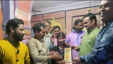 दौसा: दौसा साहित्य सम्मेलन के कला वर्ग के विजेता हुए सम्मानित, बारादरी में समाजसेवी मनोज सिंह राघव ने दिए मोमेंटो