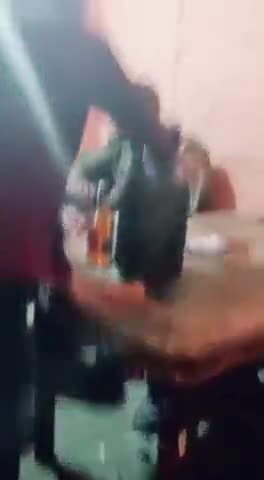 सिपाही का शराब पीते हुए वीडियो वायरल , थाना मछलीशहर में तैनात है आरोपी सिपाही।