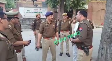 एटा-पिलुआ थाना के NH 34 स्थित गांव पुठिया पर कार-बाइक भिड़ंत का मामला,
कार-बाइक भिड़ंत की सुचना पर एटा मेडिकल कॉलेज पहुंचे