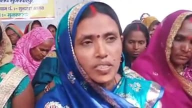 मुशहरी: सुंदरपुर रतवारा पंचायत की मुखिया रेखा देवी ने अपने समर्थकों के साथ कलेक्ट्रेट में हत्था ओपी के खिलाफ दिया धरना