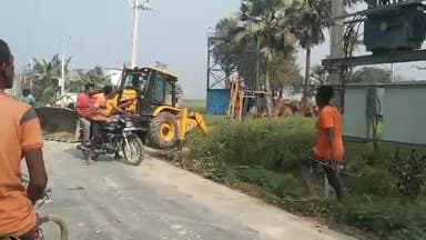 कुढ़नी: केशोपुर पोखर में रात में अवैध खनन कार्य करते जेसीबी मशीन को कुढ़नी मत्स्यपालन मंत्री ने पकड़ा,मौके से ट्रैक्टर लेकर भागा