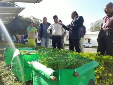 सागर नगर: कलेक्टर दीपक आर्य ने सागर के कृषि विज्ञान केन्द्र का किया भ्रमण, विभिन्न तकनीक से हुए रुबरु