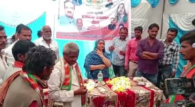 खुरई: भाजपा की विकास यात्रा खुरई के कई ग्रामों में पहुंची, कैबिनेट मंत्री भूपेंद्र सिंह की धर्मपत्नी सरोज सिंह हुई शामिल