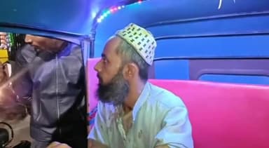 मेरठ: समर गार्डन के शख्स का ऑटो में बैठे युवक ने मोबाइल लूटा, विरोध करने पर हुई मारपीट; लोगों ने आरोपी को पकड़ पुलिस को सौंपा