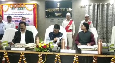 बक्सर: जिला समाहरणालय सभागार में जैविक सेनेटरी पैड उत्पादन इकाई का हुआ उद्घाटन, महावारी से जुड़ी भ्रांतियों पर खुलकर हुई चर्चा