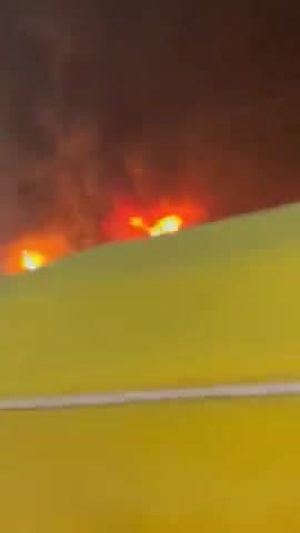 इंदौर: आस्था टाकीज हनुमान मंदिर के सामने लगी भीषण आग (इंदौर)#indore_city