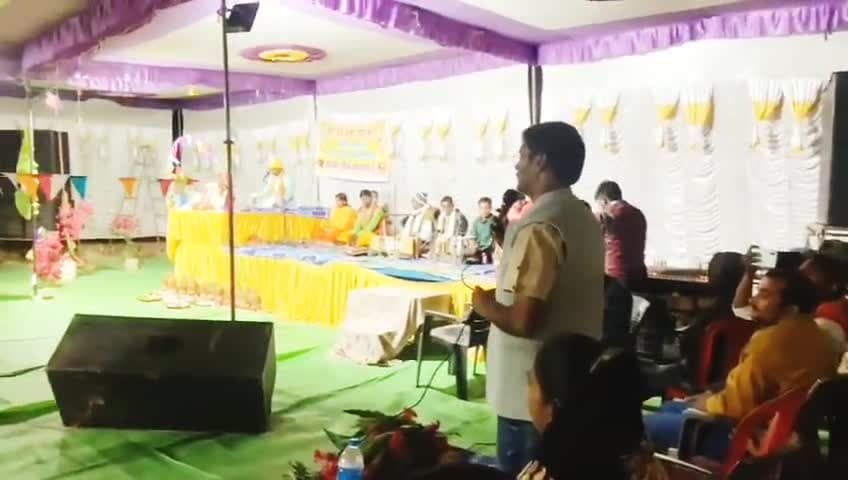 बैकुंठपुर -ग्राम टेमरी, फाटपानी मे आयोजित श्रीहरि कथा मे भाजपा नेता #देवेन्द्र _तिवारी पहुँचे।